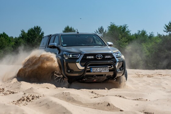 Toyota Hilux Arctic Trucks – niezniszczalny pick-up o jeszcze większych możliwościach terenowych