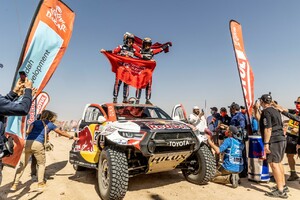 Další vítězný Dakar TOYOTY GAZOO Racing: Al-Attiyah a Baumel první v cíli