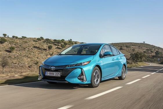 Rusza sprzedaż nowej Toyoty Prius Plug-in w bardzo atrakcyjnej cenie zbliżonej do regularnego Priusa 4. generacji