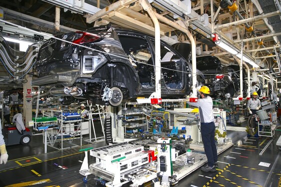 Turecká Toyota bude jako první evropský závod automobilky vyrábět plug-in hybridní vozidla a baterie