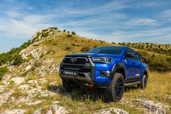  Különleges, egyedi kivitelű Toyota Hiluxot lelpeztek le 