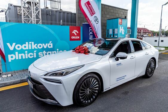  Vedení Mostu bude jezdit ve vodíkové Toyotě Mirai