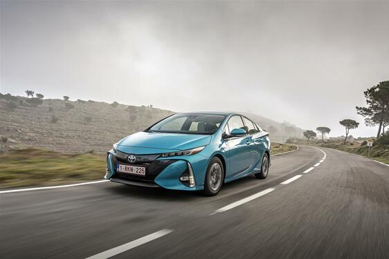 ADAC EcoTest – Prius Plug-in Hybrid najbardziej ekologicznym samochodem w klasie hybryd ładowanych z gniazdka 