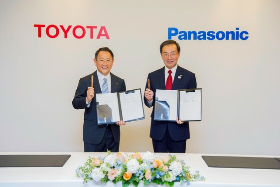 KÖZÖSEN FEJLESZT AKKUMULÁTORT A PANASONIC ÉS A TOYOTA