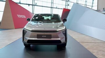 bZ4X FWD 2025