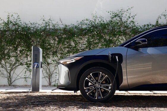 Toyota ma plan na pełen cykl życia baterii z aut elektrycznych zgodnie ze strategią „Battery 3R”	