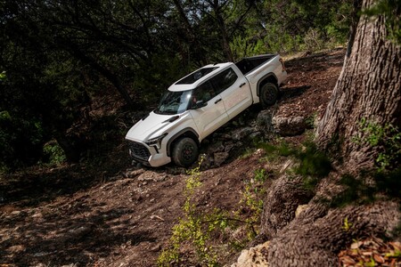 Toyota Tundra – terenowy pick-up z napędem hybrydowym. Czy da się to pogodzić?