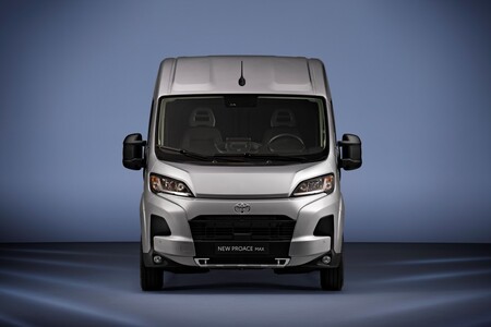 Nowa Toyota PROACE MAX dołącza do gamy samochodów użytkowych Toyota Professional