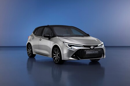 Nowości w gamie Toyoty w 2023 roku. Premiery Corolli Hybrid i Priusa Plug-in Hybrid, nowe ekologiczne napędy i zaawansowane wyposażenie