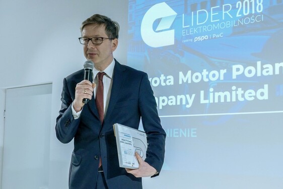 Toyota wyróżniona w konkursie Lider Elektromobilności 2018 na COP24