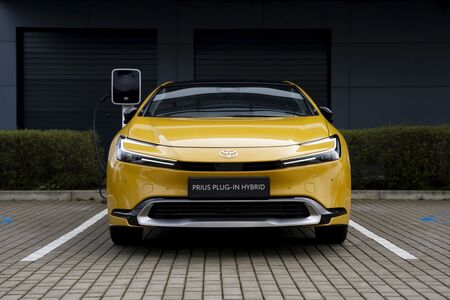 Toyota Prius z najwyższym poziomem bezpieczeństwa w standardzie. Nowe systemy i rozwiązania Toyota T-MATE