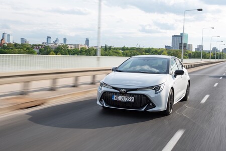 Polscy klienci Toyoty coraz częściej wybierają hybrydy. Ponad 36 500 egzemplarzy od początku 2022 roku