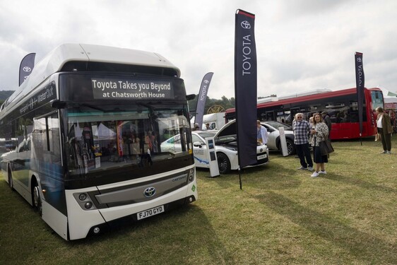 Test wodorowych autobusów Toyoty w Parku Narodowym Peak District w Wielkiej Brytanii