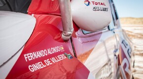 Fernando Alonso przetestował dakarową Toyotę Hilux