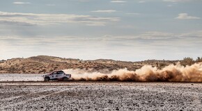 Fernando Alonso przetestował dakarową Toyotę Hilux