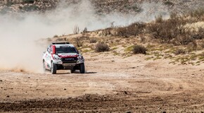 Fernando Alonso przetestował dakarową Toyotę Hilux