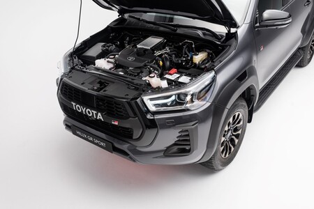 Toyota Hilux GR SPORT w przedsprzedaży. Pick-up inspirowany zwycięstwami w Rajdzie Dakar