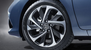 Auris 2015