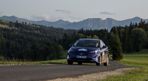 Zwycięstwo Toyoty Prius w Rajdzie Polski Historycznym w klasie nowych energii