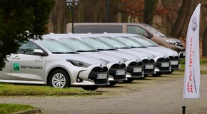 Nowa flota hybryd Toyoty w banku BNP Paribas