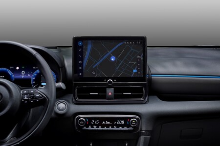 Toyota Yaris z mocną hybrydą oraz ulepszonymi multimediami i systemami bezpieczeństwa