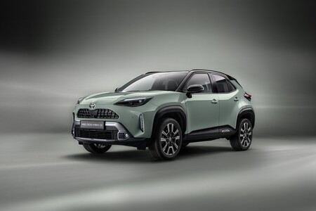 Nowa Toyota Yaris Cross. Mocniejsza hybryda i technologie, które zwiększają bezpieczeństwo 