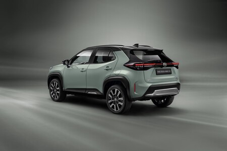 Nowa Toyota Yaris Cross. Mocniejsza hybryda i technologie, które zwiększają bezpieczeństwo 