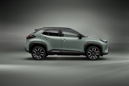 Nowa Toyota Yaris Cross. Mocniejsza hybryda i technologie, które zwiększają bezpieczeństwo 