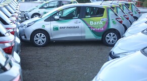 Nowe Toyoty Yaris Hybrid rozbudowały hybrydową flotę Banku BNP Paribas