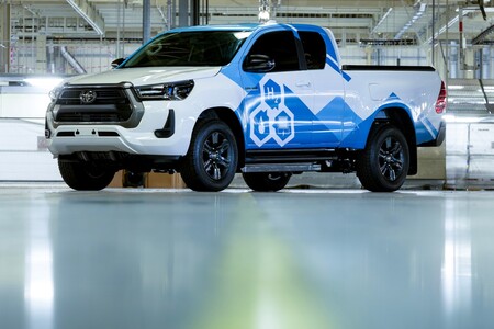 Prototypowa Toyota Hilux zasilana wodorowymi ogniwami paliwowymi zaprezentowana