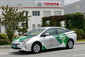 Toyota odhalila celosvětově první prototyp s hybridním pohonem flexible fuel 