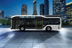 Toyota uvádí sériovou verzi vodíkového autobusu Sora 