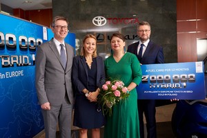Šťastná vodička -  Kúpila hybridnú Toyotu s poradovým číslom dva milióny