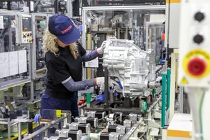 Toyota začína v  Európe vyrábať hybridné prevodovky