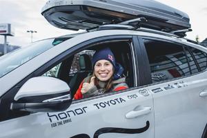 Eva Samková a snowboardcrossový tým převzaly nové vozy Toyota 