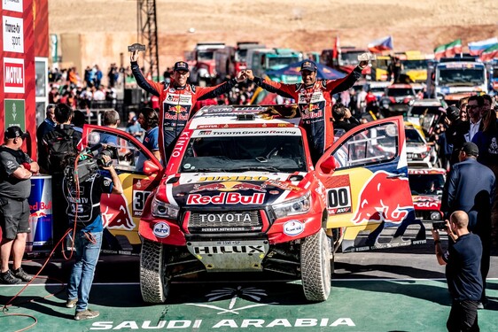Cztery Hiluxy w pierwszej dziesiątce Rajdu Dakar w Arabii Saudyjskiej. Udany debiut Alonso 