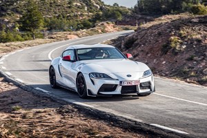 NEM CSAK A FORMÁJA ÉS TELJESÍTMÉNYE, AZ ÁRA IS CSÁBÍTÓ AZ ÚJ 2.0 LITERES TOYOTA SUPRÁNAK