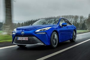 Toyota Mirai wprowadza do Polski nową technologię samochodów na wodór oczyszczających powietrze