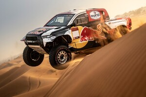 Toyota nasadí na rely Dakar nový GR DKR Hilux 