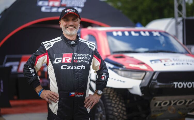 Tomáš Ouředníček pojede Dakar s Hiluxem v barvách Toyota Gazoo  Racing Czech