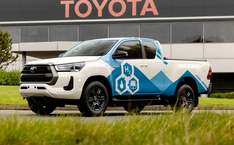 Toyota odhalila prototyp Hiluxu na vodíkov