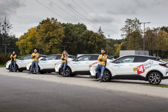 Wicemistrzowie Europy w rajdach terenowych wybrali Toyotę C-HR Hybrid