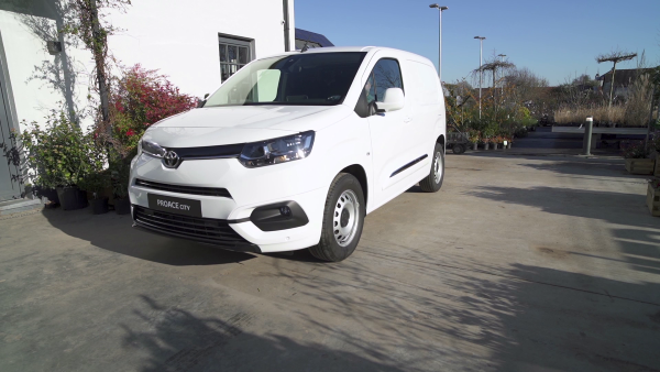 TOYOTA PROACE CITY CLIP 01