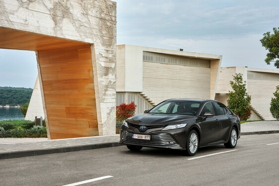 Toyota obniża ceny hybryd w związku ze zmianami w akcyzie