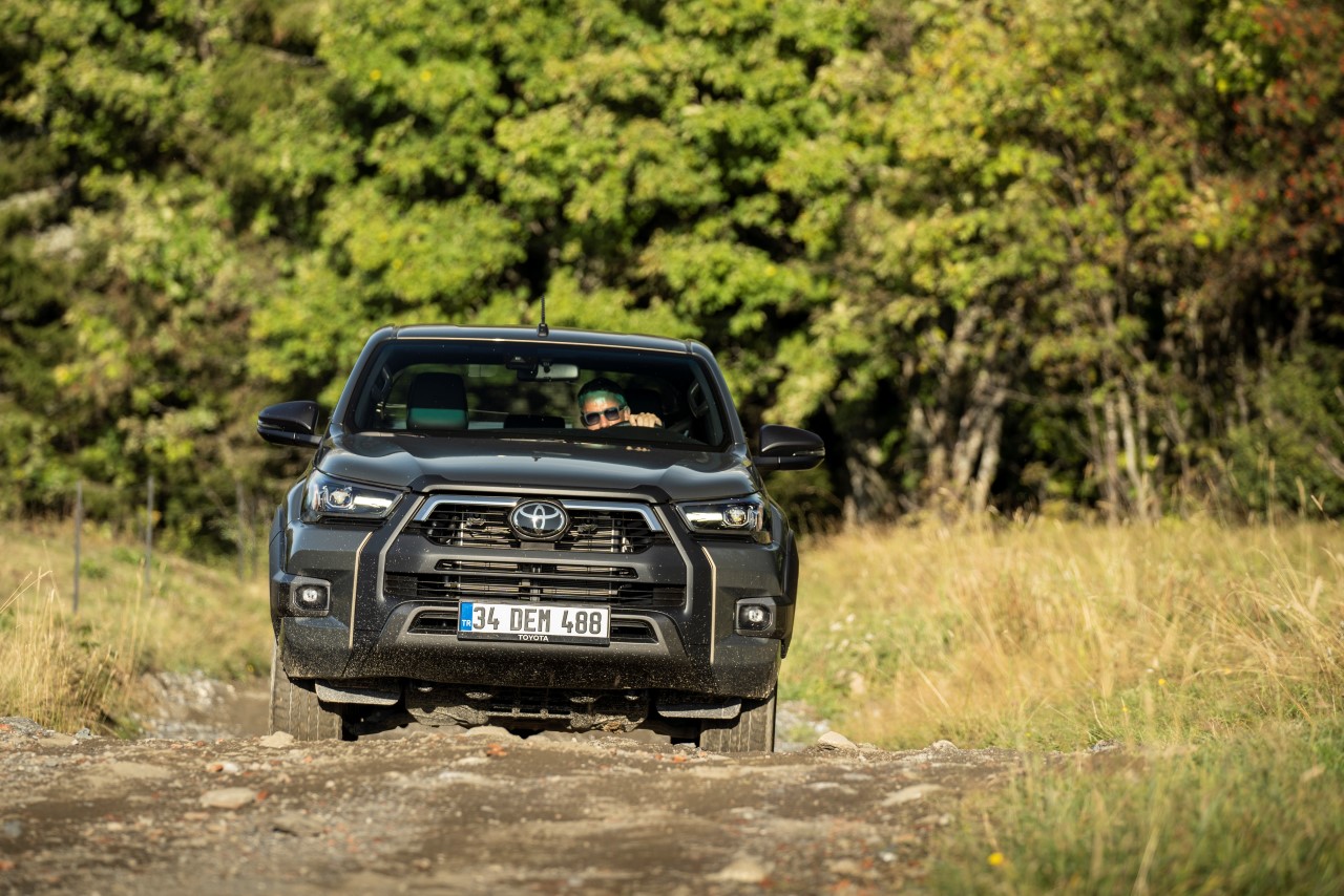 Nowa Toyota Hilux – mocniejszy silnik 2.8 i nowa stylistyka