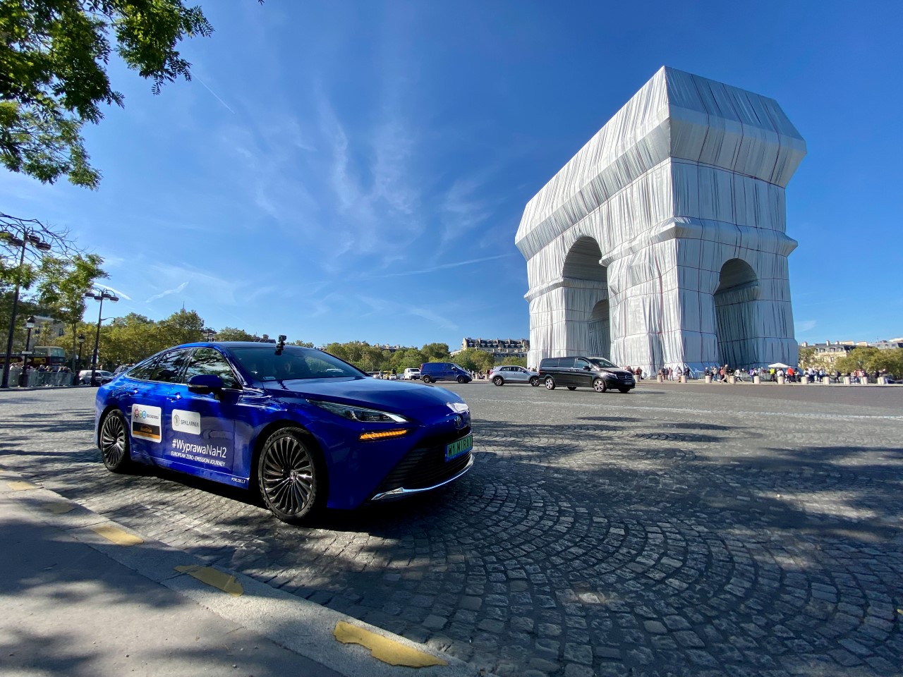 Podróż po Europie samochodem wodorowym. Wyprawa Arkadego Fiedlera Toyotą Mirai