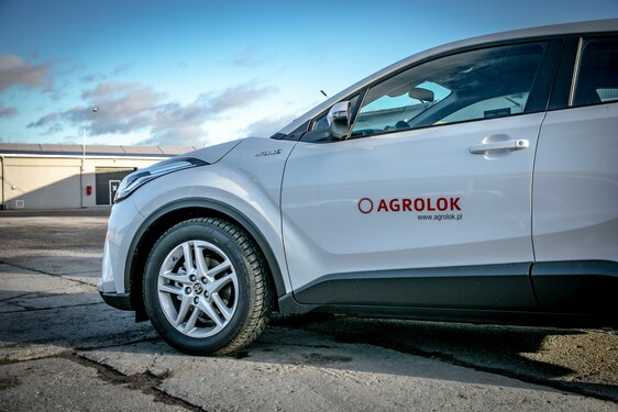 Kolejna polska firma tworzy flotę hybryd Toyoty. Ponad 40 hybrydowych SUV-ów w wynajmie długoterminowym KINTO ONE