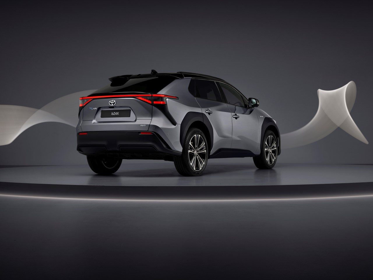 Nowa elektryczna Toyota bZ4X wchodzi na europejski rynek