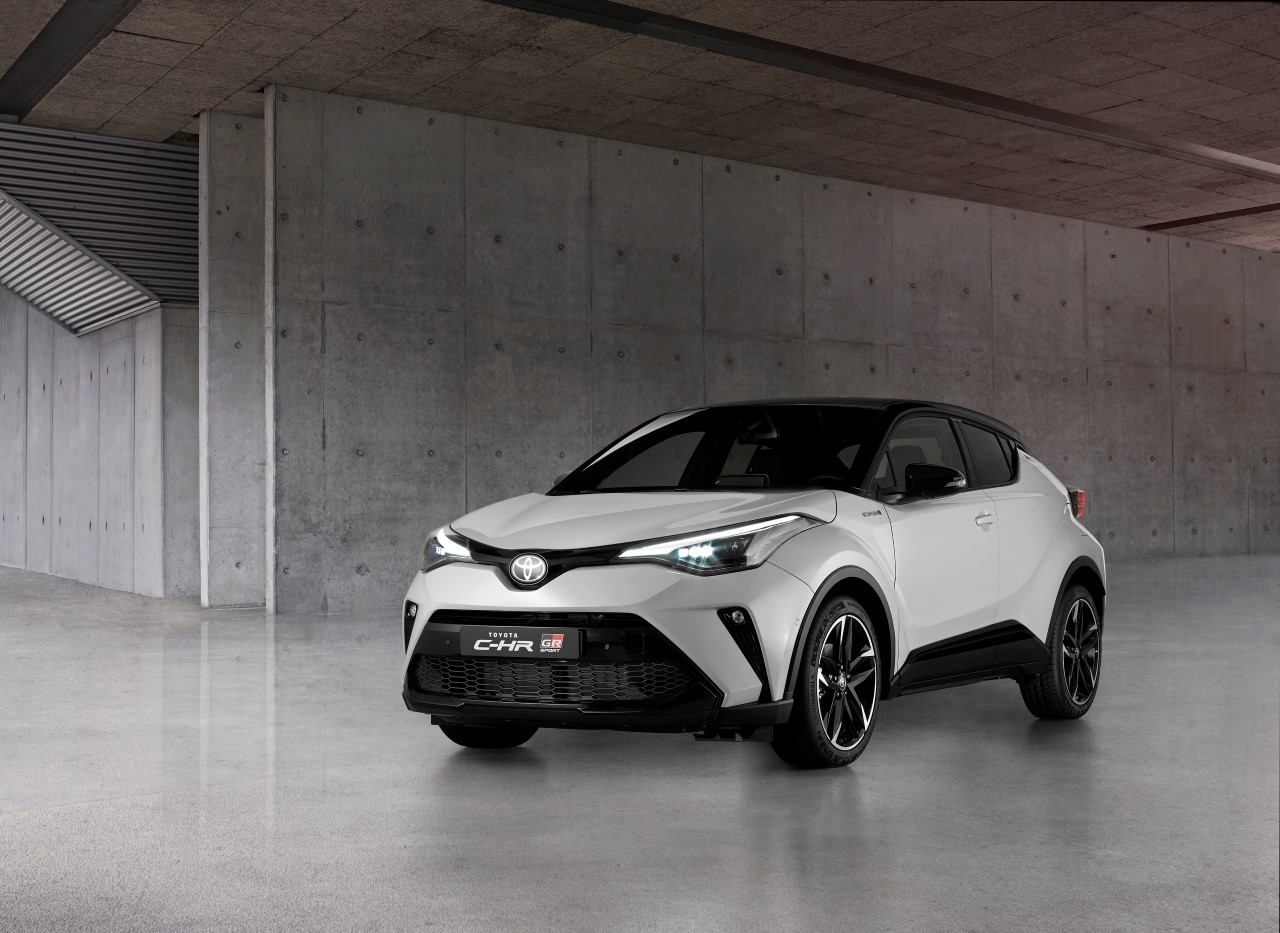 GR SPORT najpopularniejszą wersją Toyoty C-HR. Dobra dostępność kompaktowego crossovera Toyoty