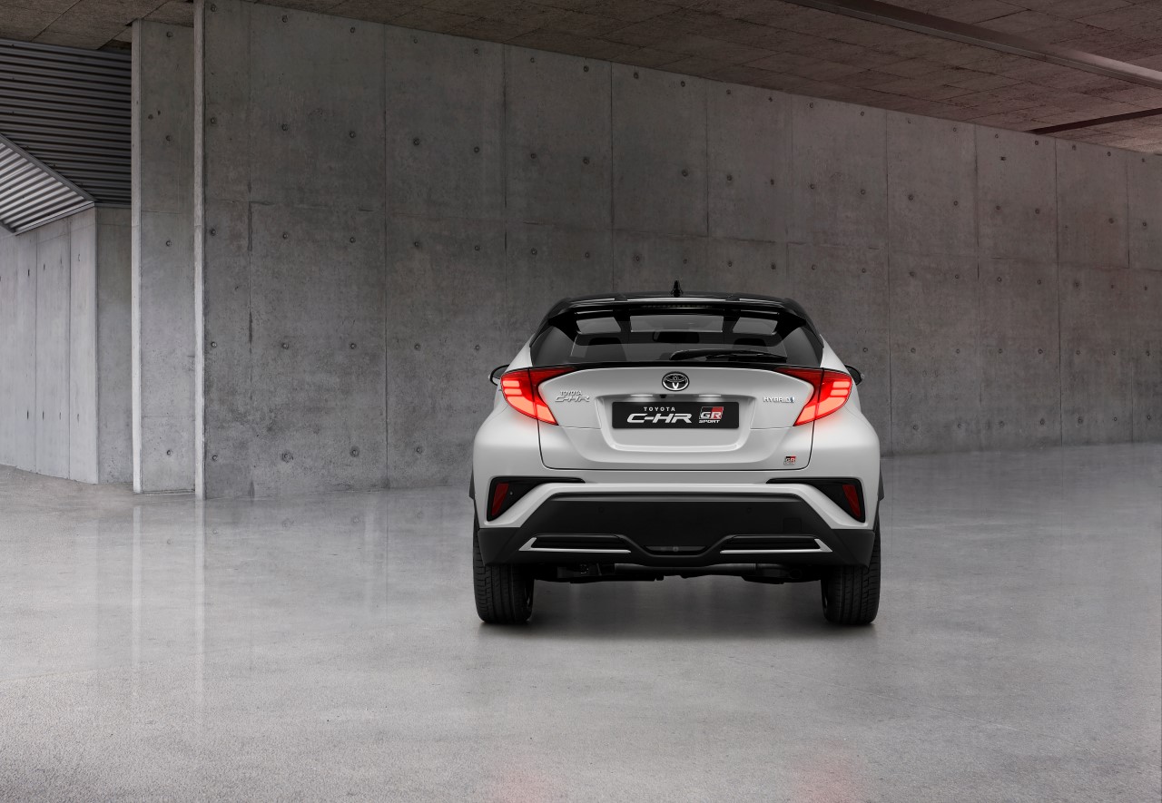 GR SPORT najpopularniejszą wersją Toyoty C-HR. Dobra dostępność kompaktowego crossovera Toyoty